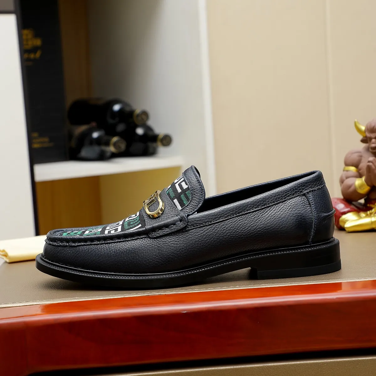 Men's shoes💰460 🕷🕷【FENDI】The latest men's formal leather shoes🇨🇳Classic series not to be missed💯The first layer is made of imported first-layer cowhide☘Original quality, the leather is smooth and delicate🎋The version is awesome, the perfect streamlined outline🍇🐮Leather lining, color, size 38-45...